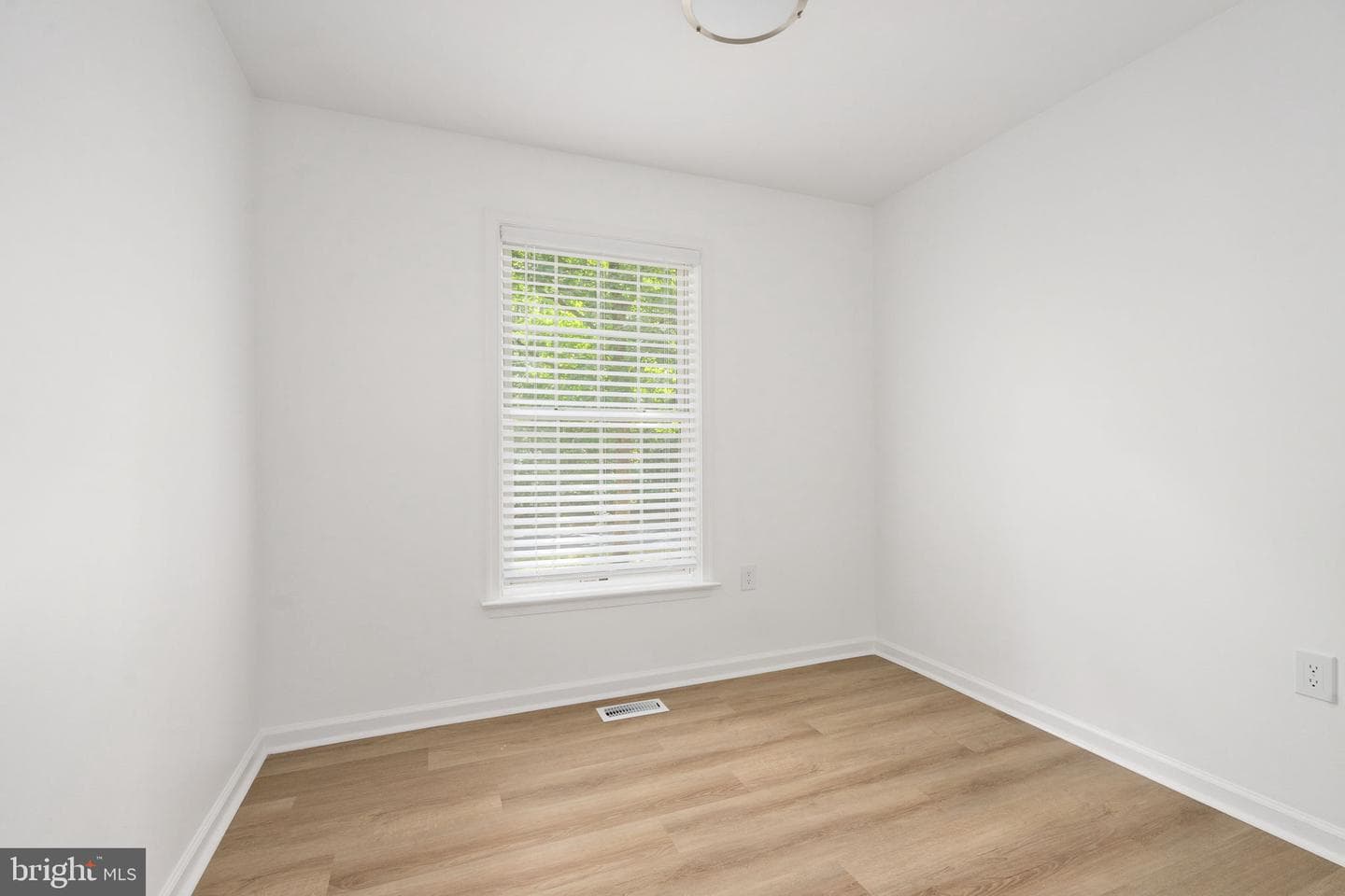 261 Manchester Drive photo 43