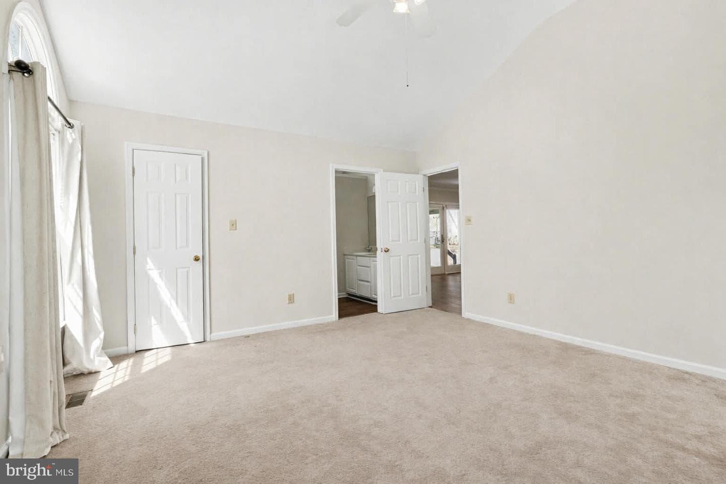 999 Lake Heritage Drive photo 24