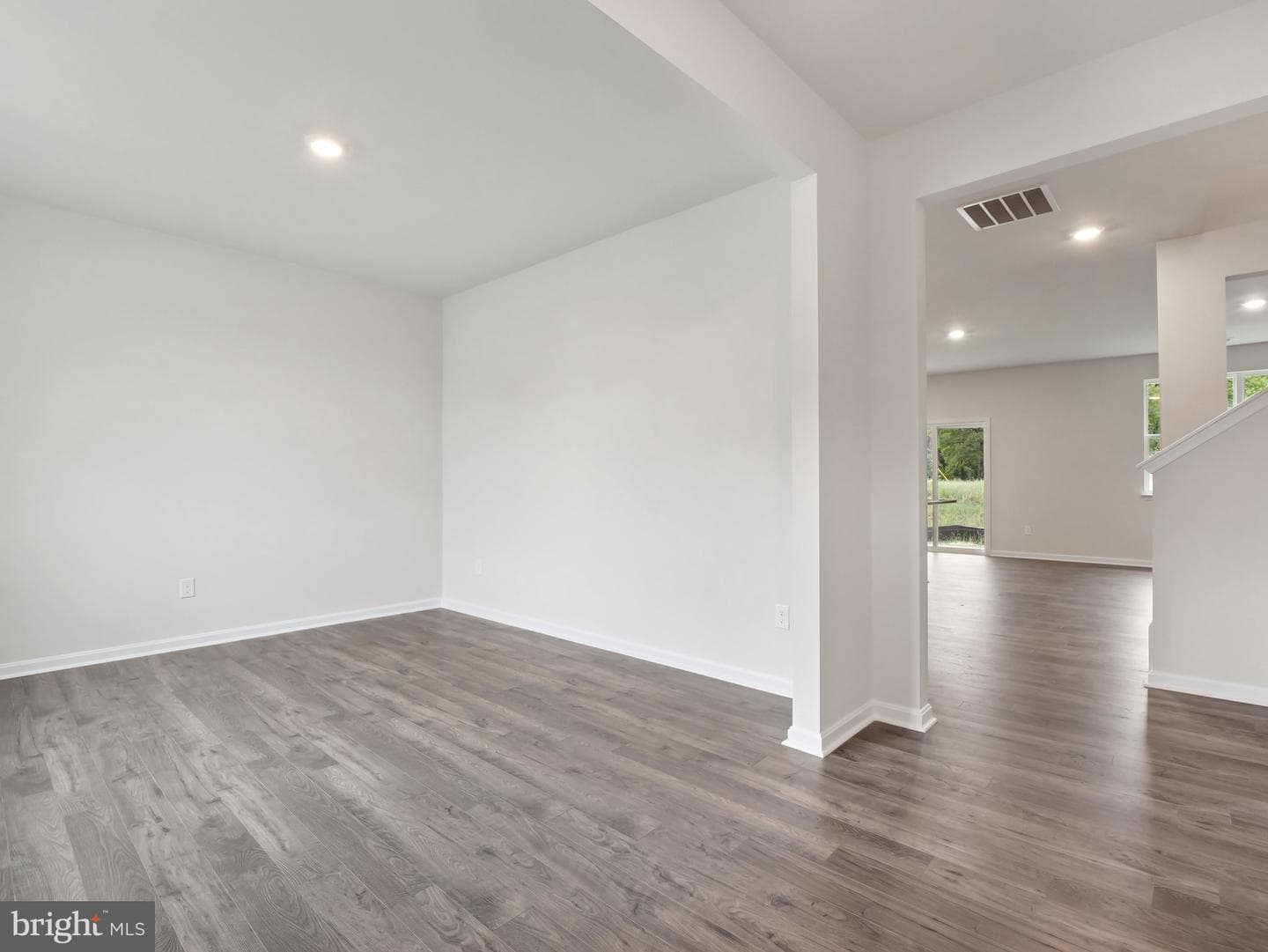 17417 Riverside Drive photo 9
