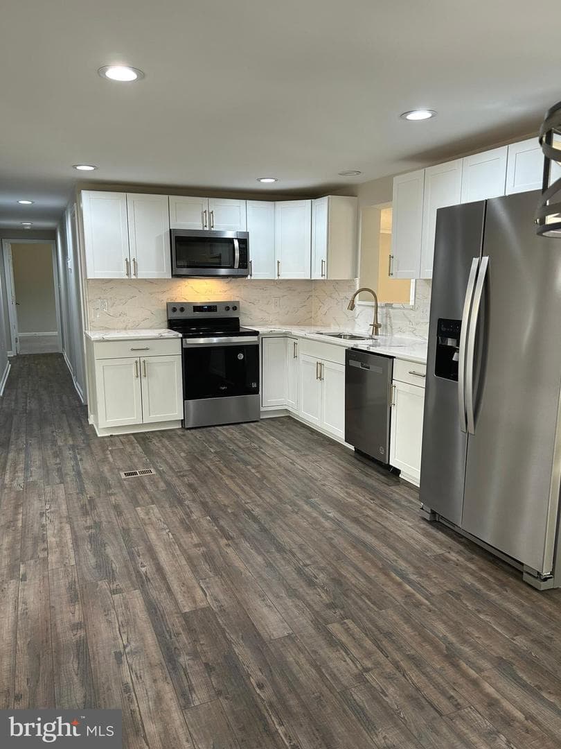 141 Printer Lane photo 8