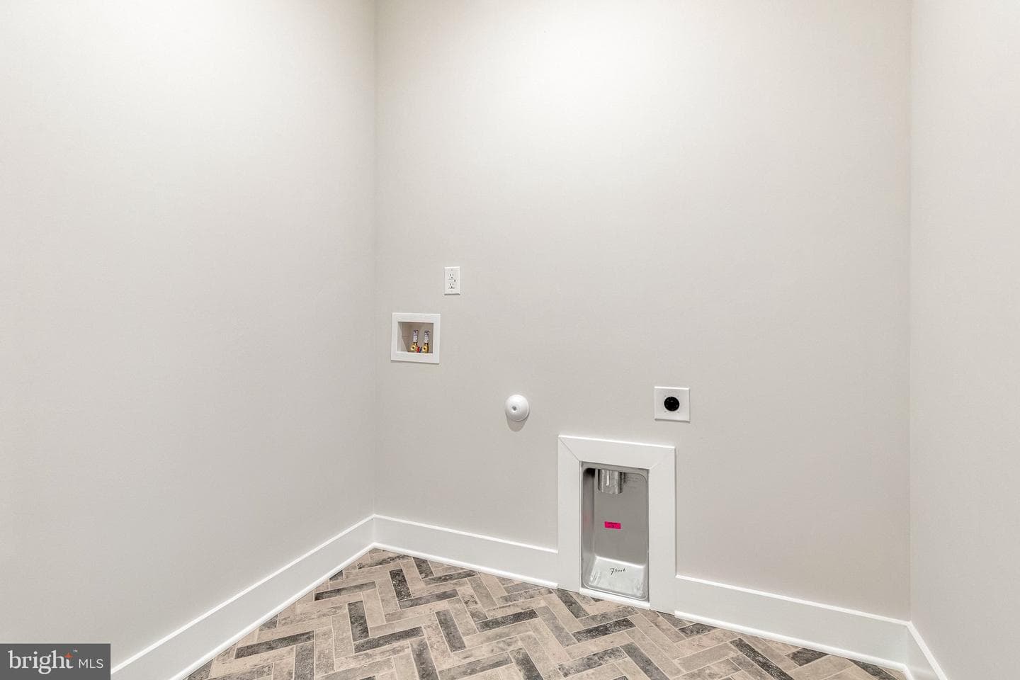 172 Logan Way photo 12