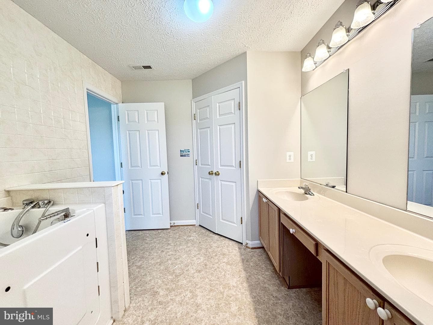 233 Mitchells Lane photo 19