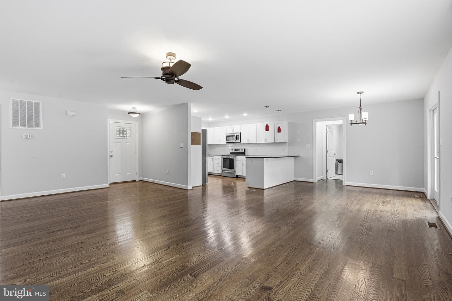 555 Clements Dr photo 14