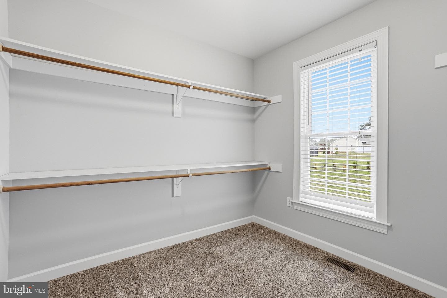555 Clements Dr photo 26