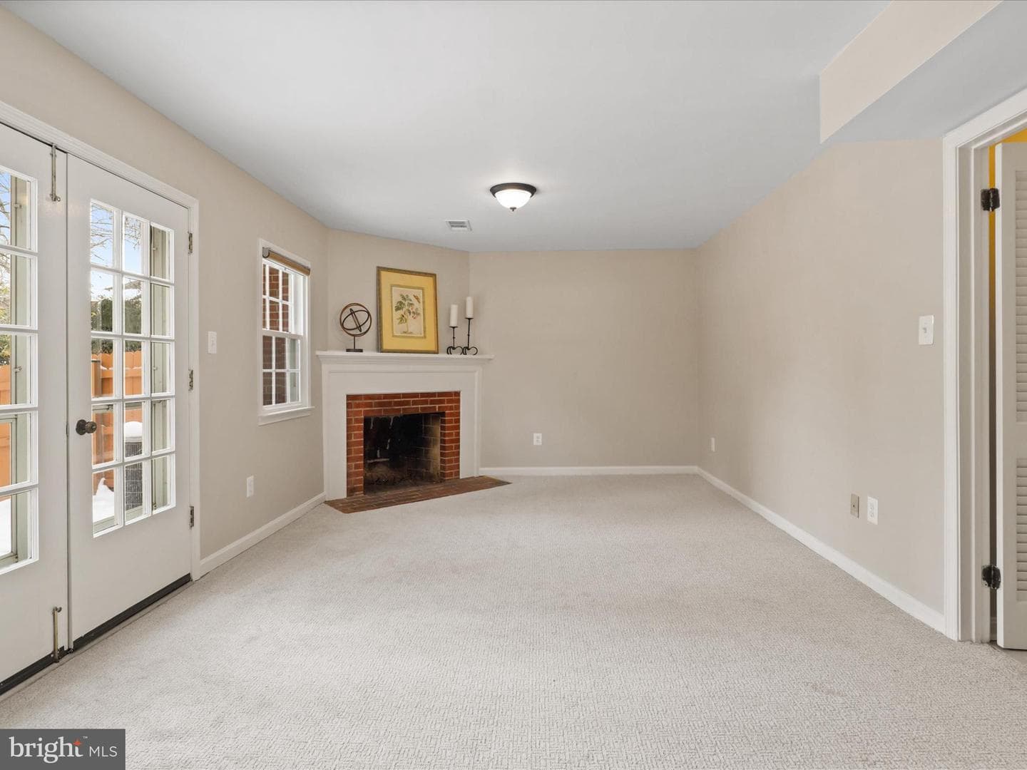 216 James Thurber Court photo 10