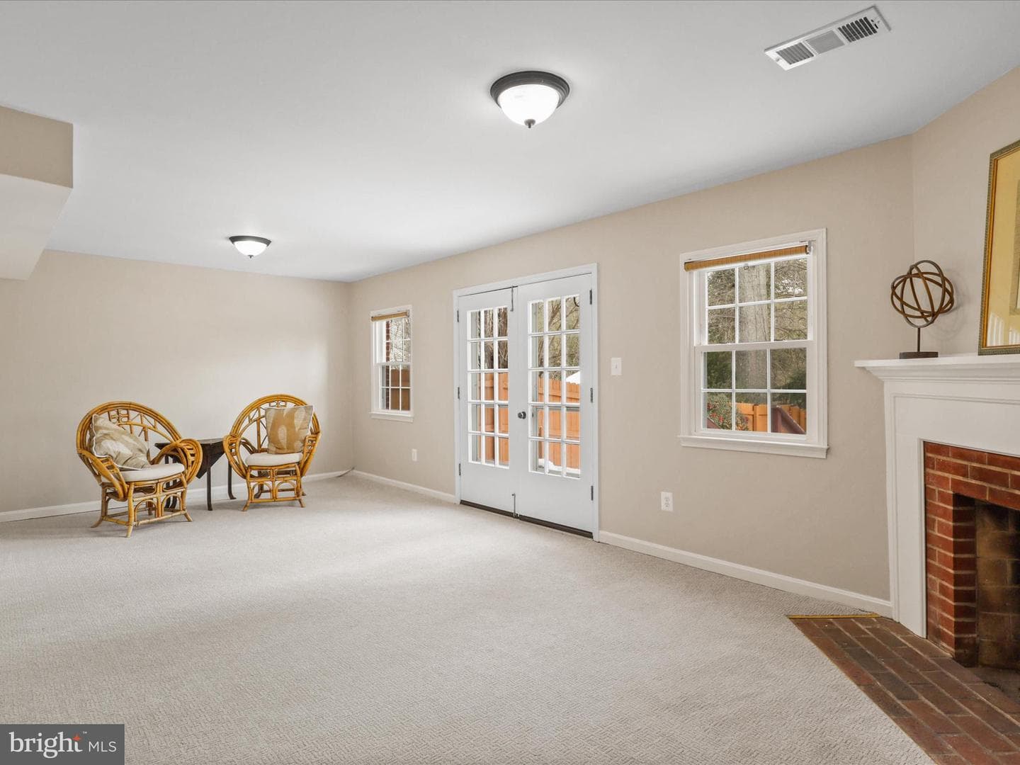 216 James Thurber Court photo 11