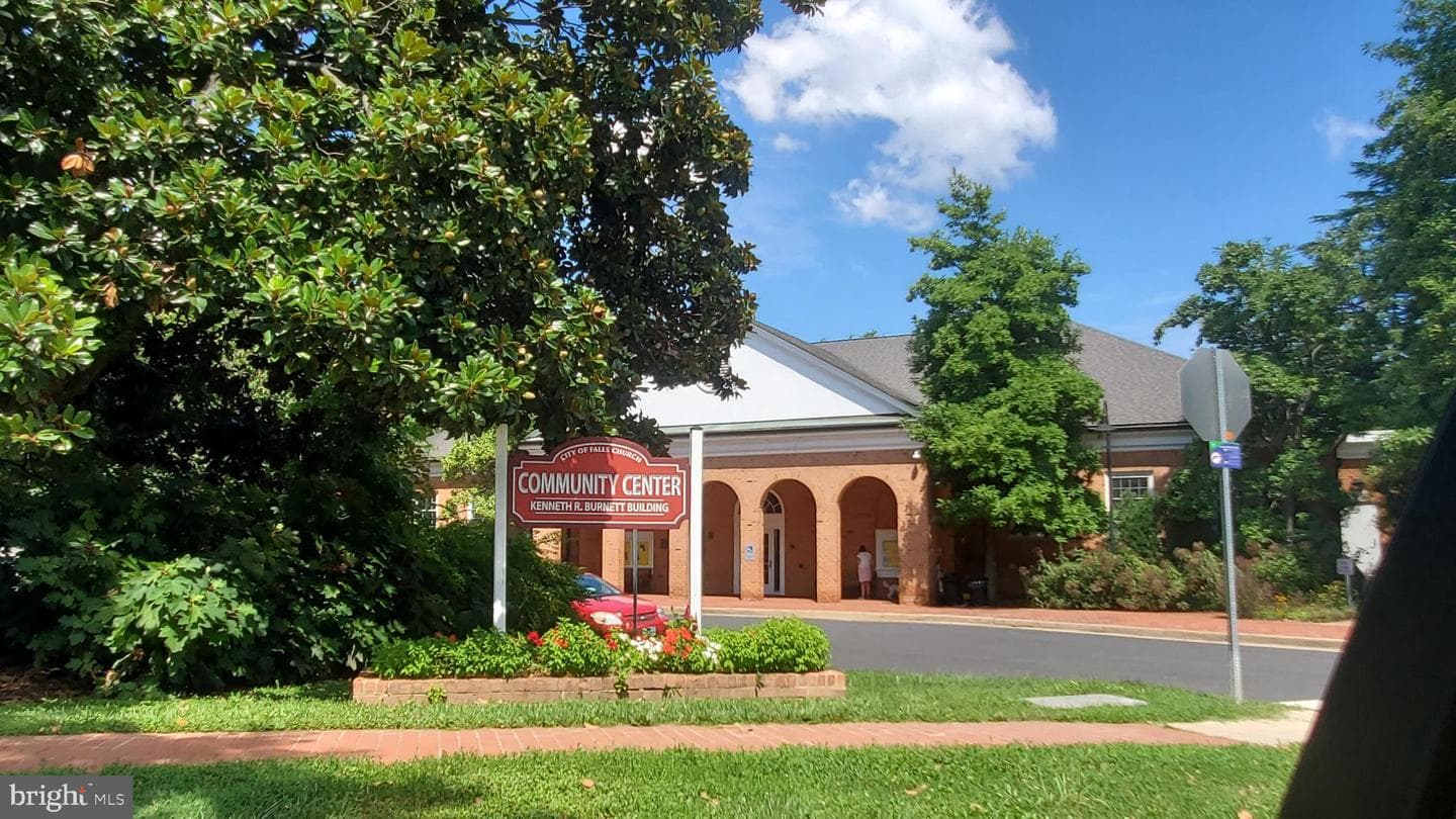 216 James Thurber Court photo 44