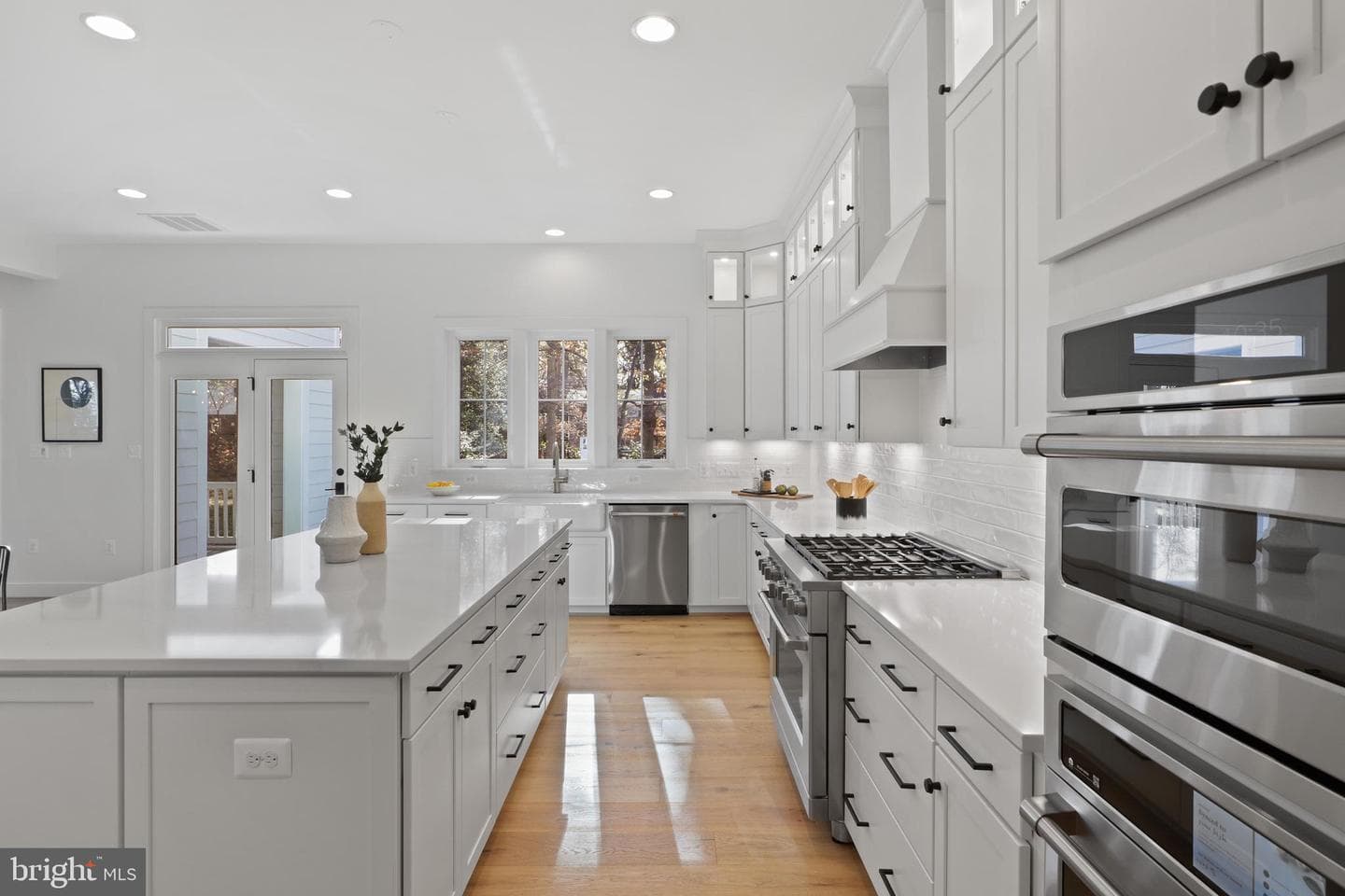 1000 N Sycamore Street photo 16