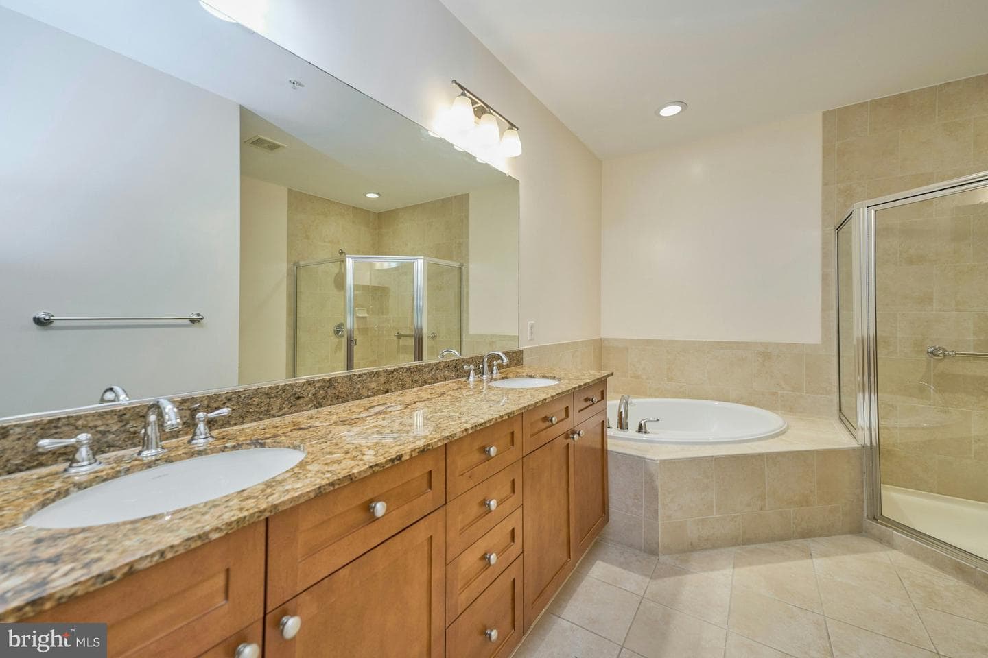 444 W Broad Street #409 photo 15