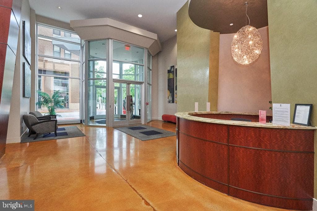 444 W Broad Street #409 photo 3