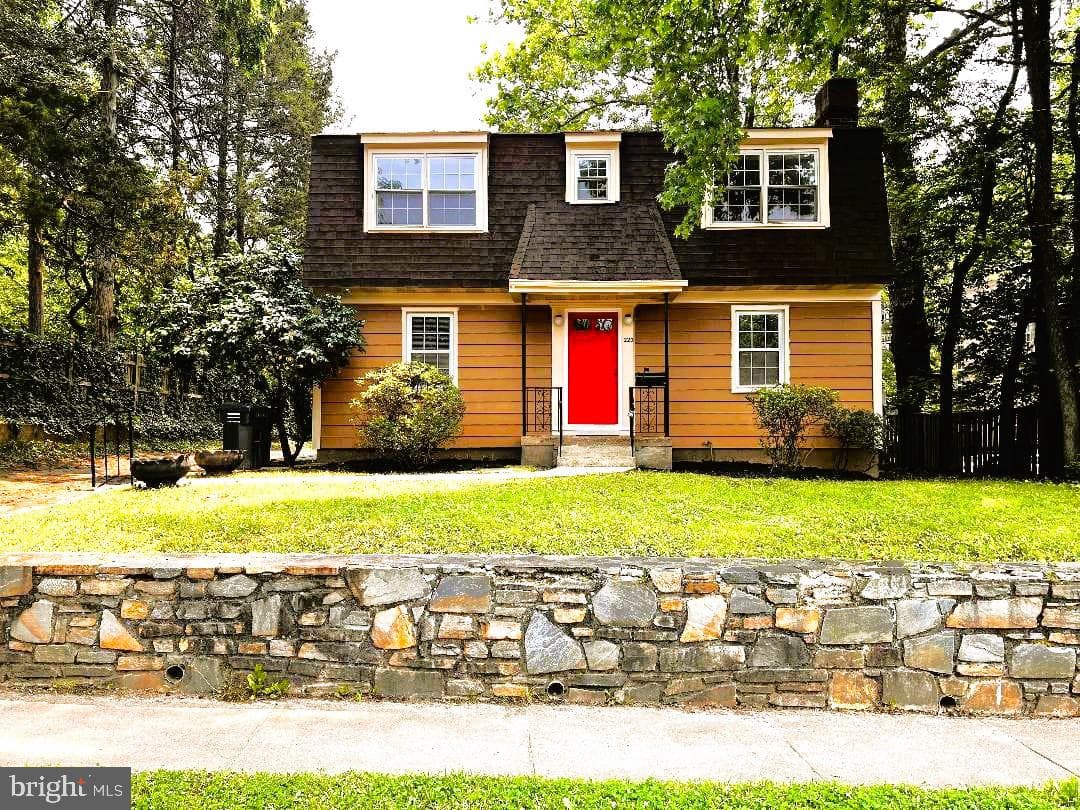 222 E Fairfax Street photo 3