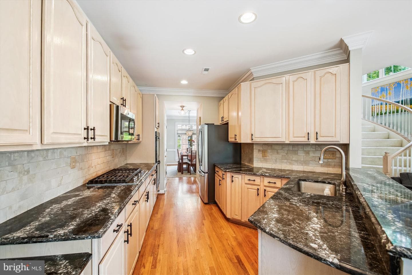 135 Rees Place photo 13