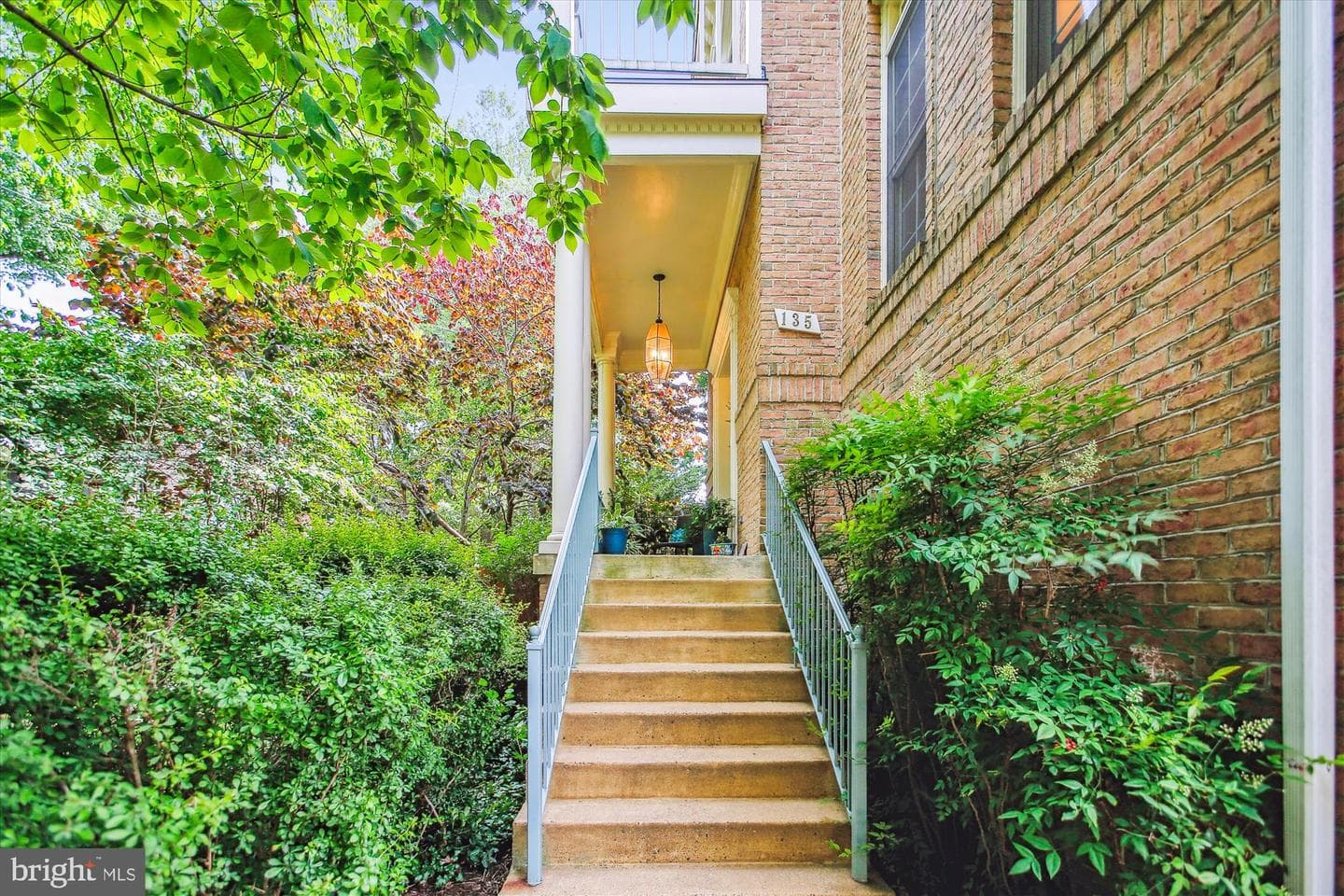 135 Rees Place photo 2