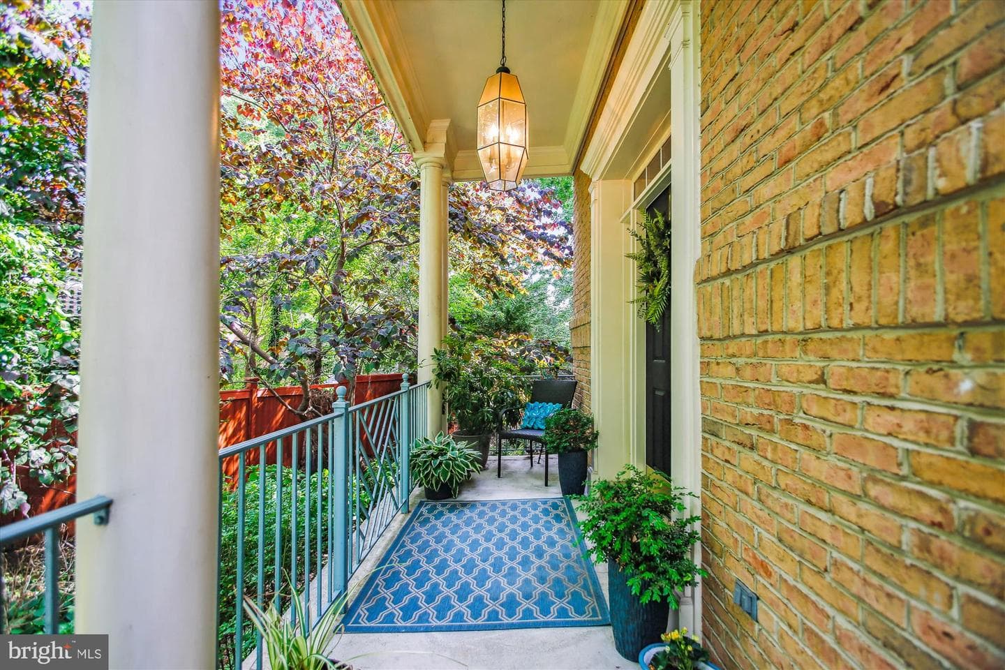 135 Rees Place photo 3