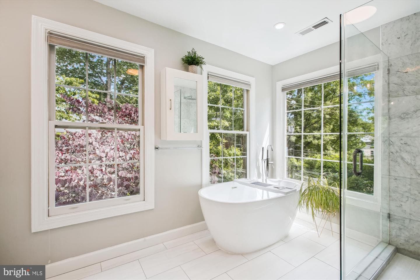 135 Rees Place photo 30