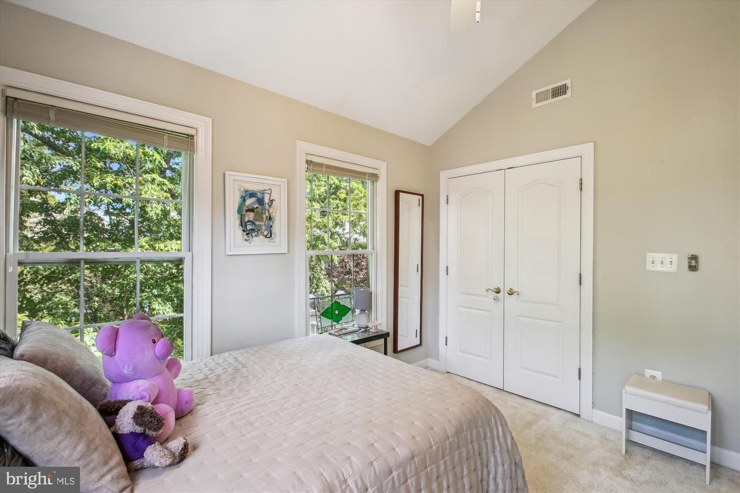 135 Rees Place photo 36