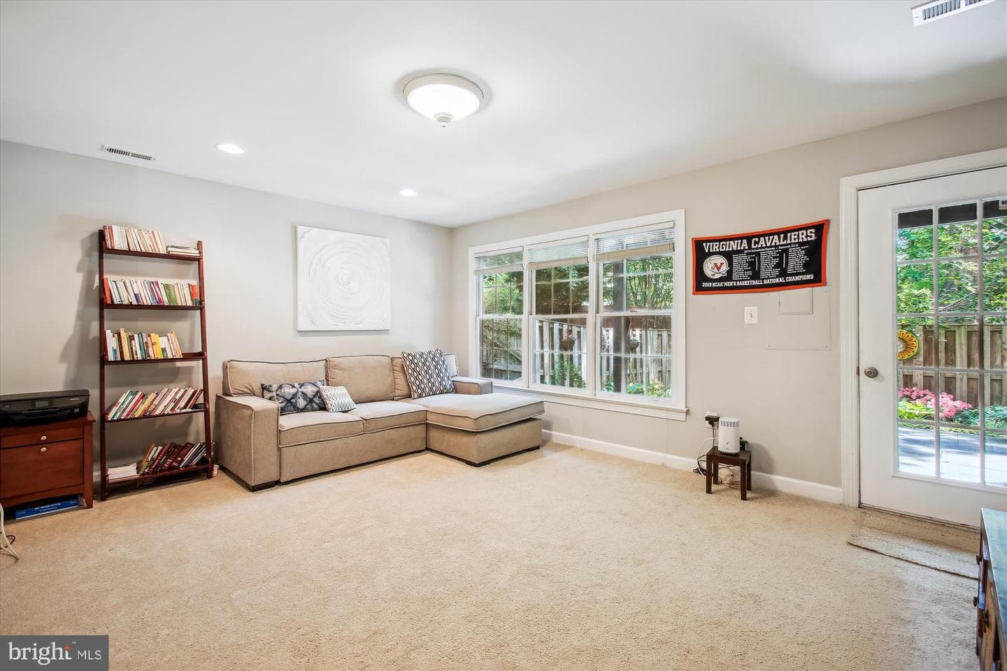 135 Rees Place photo 41