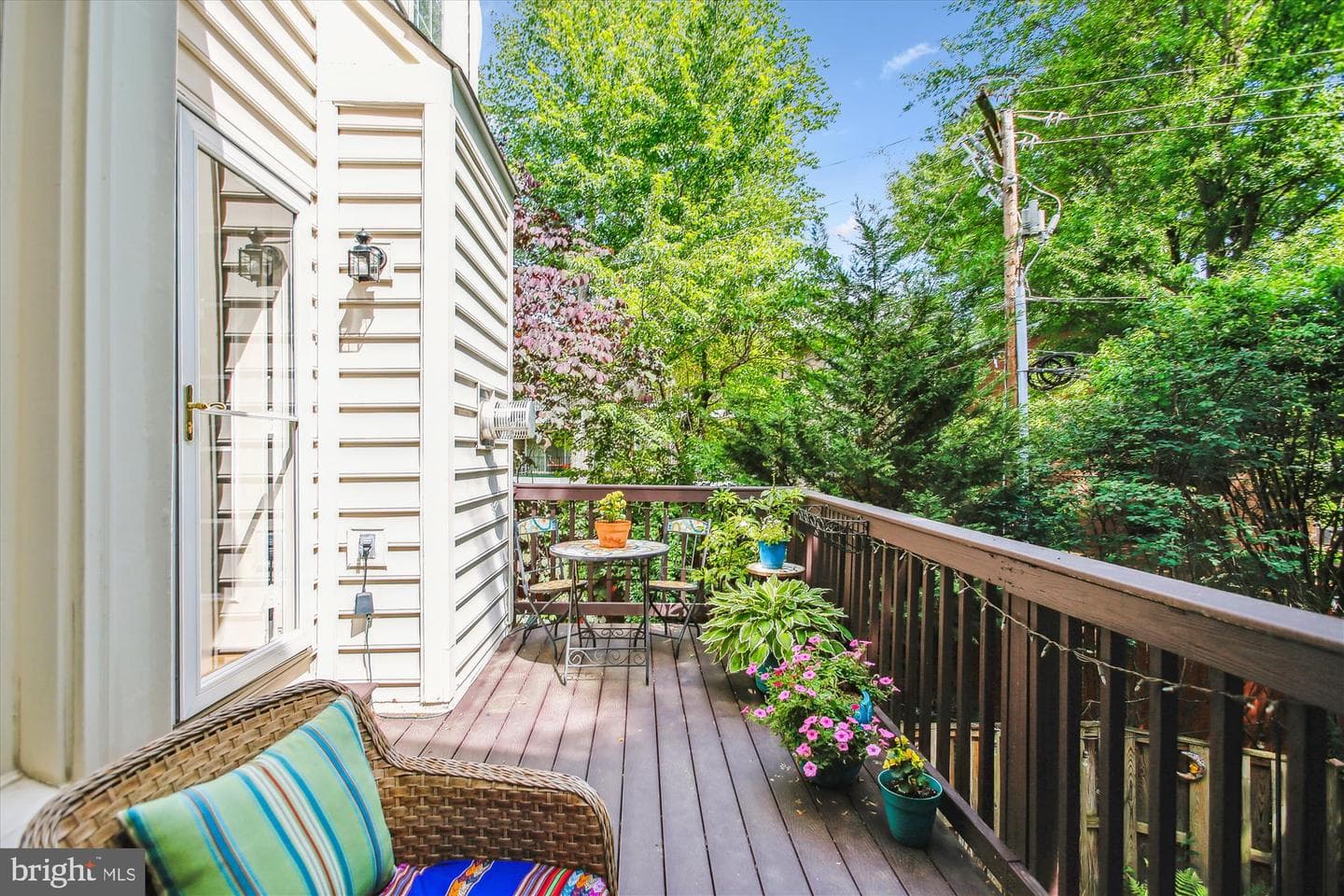 135 Rees Place photo 51