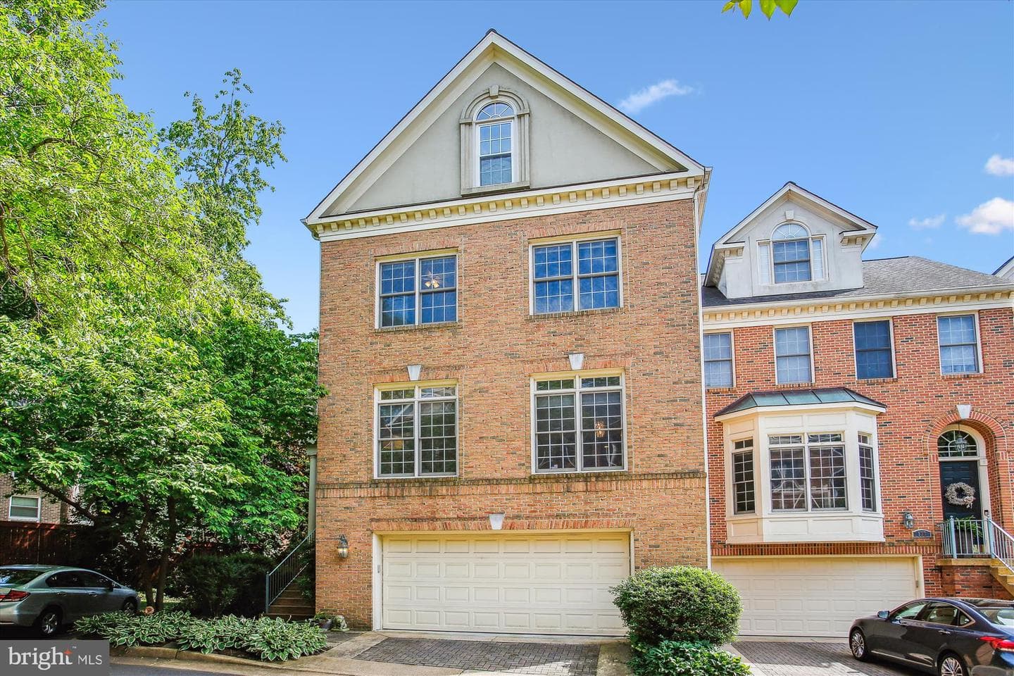 135 Rees Place photo 60