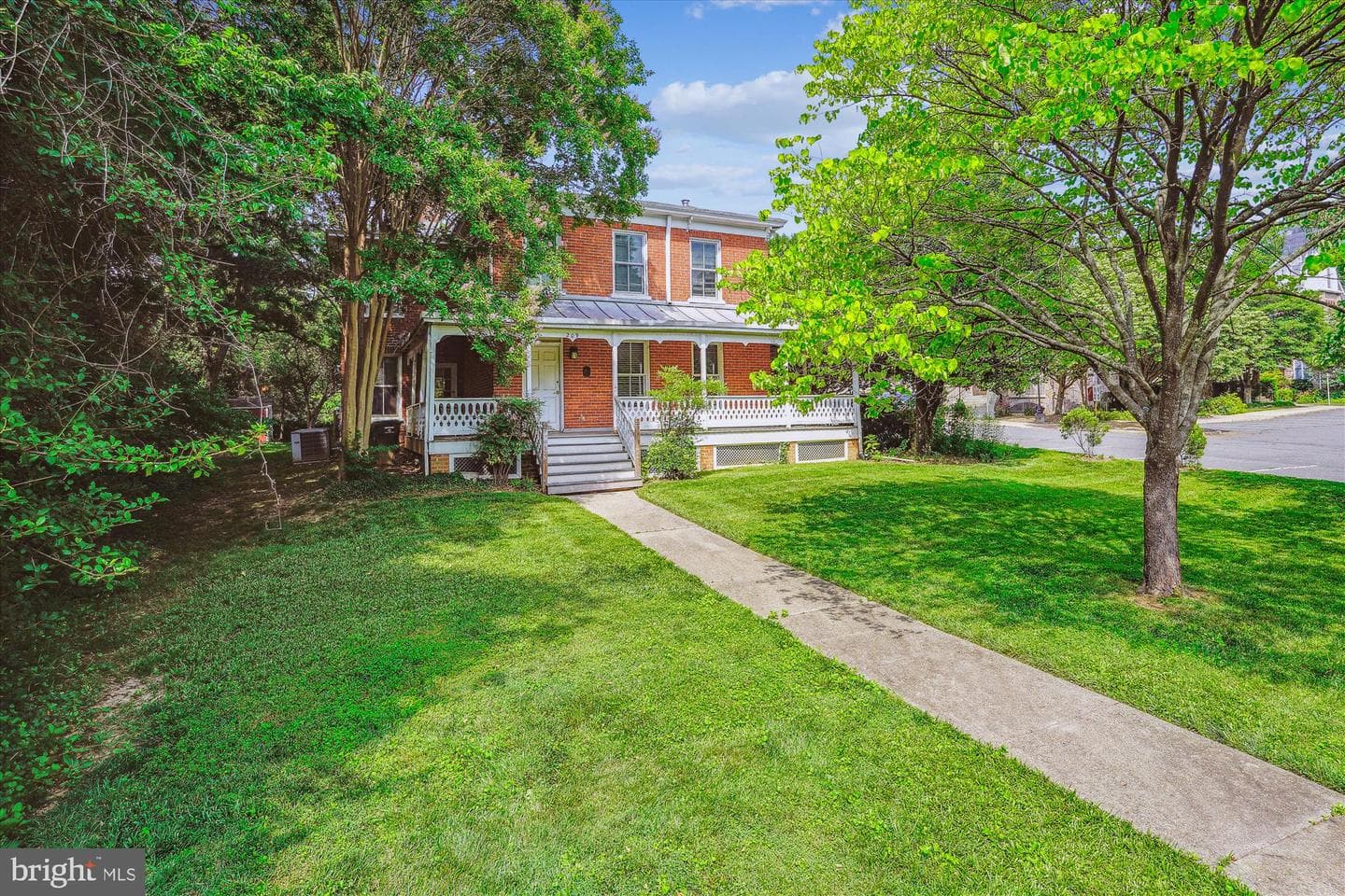 209 E Broad Street photo 2