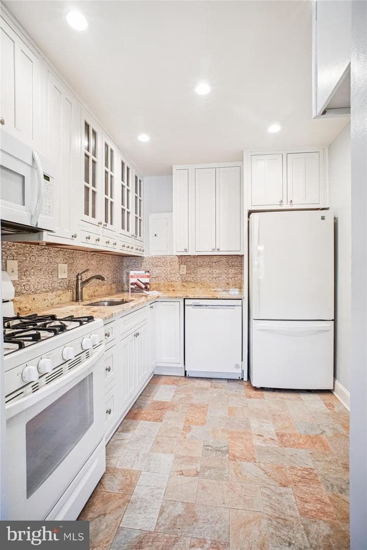 200 N Maple Avenue #415 photo 13