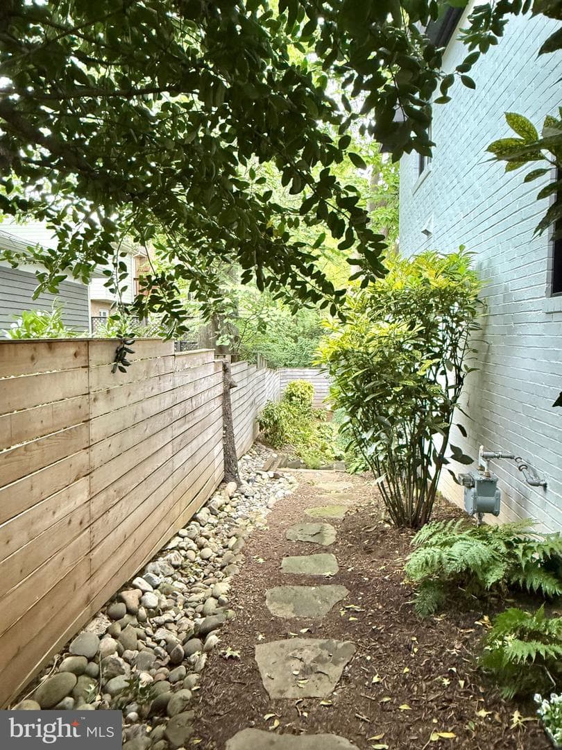 206 Great Falls Street photo 31