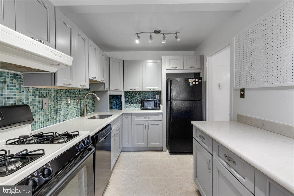 200 N Maple Avenue #416 photo 14