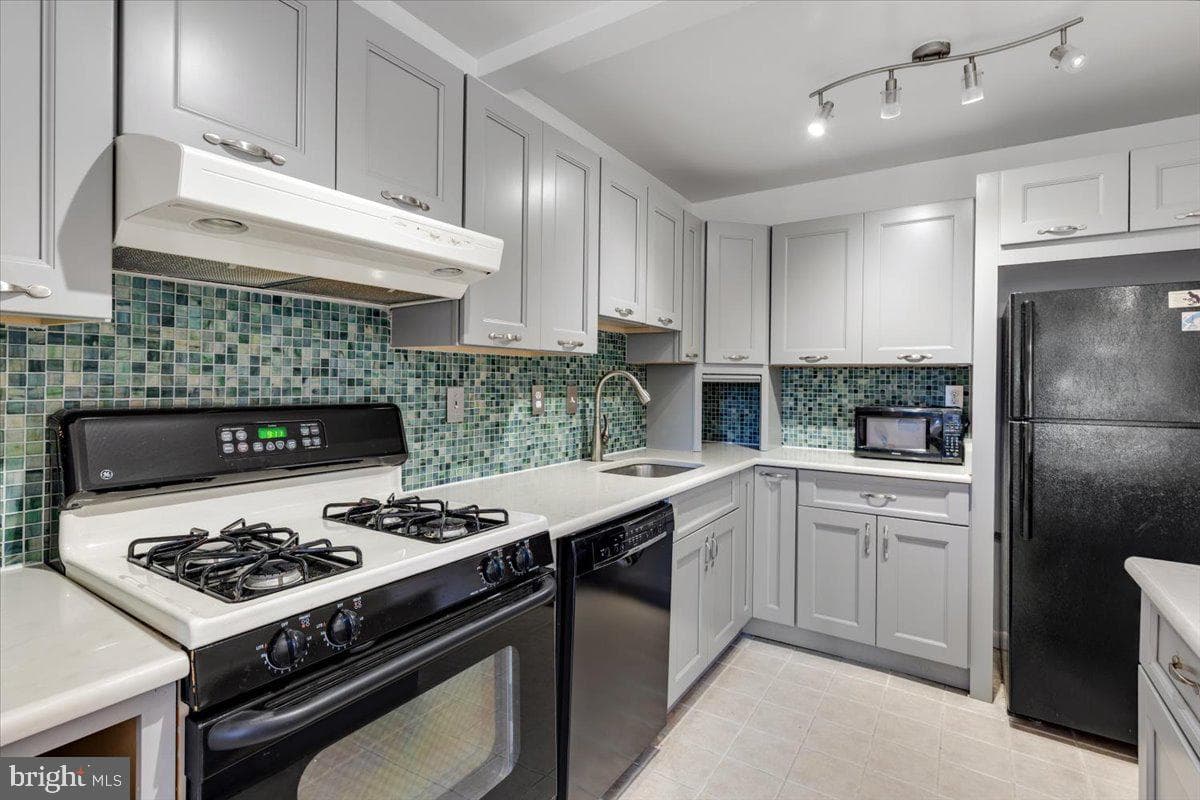 200 N Maple Avenue #416 photo 15