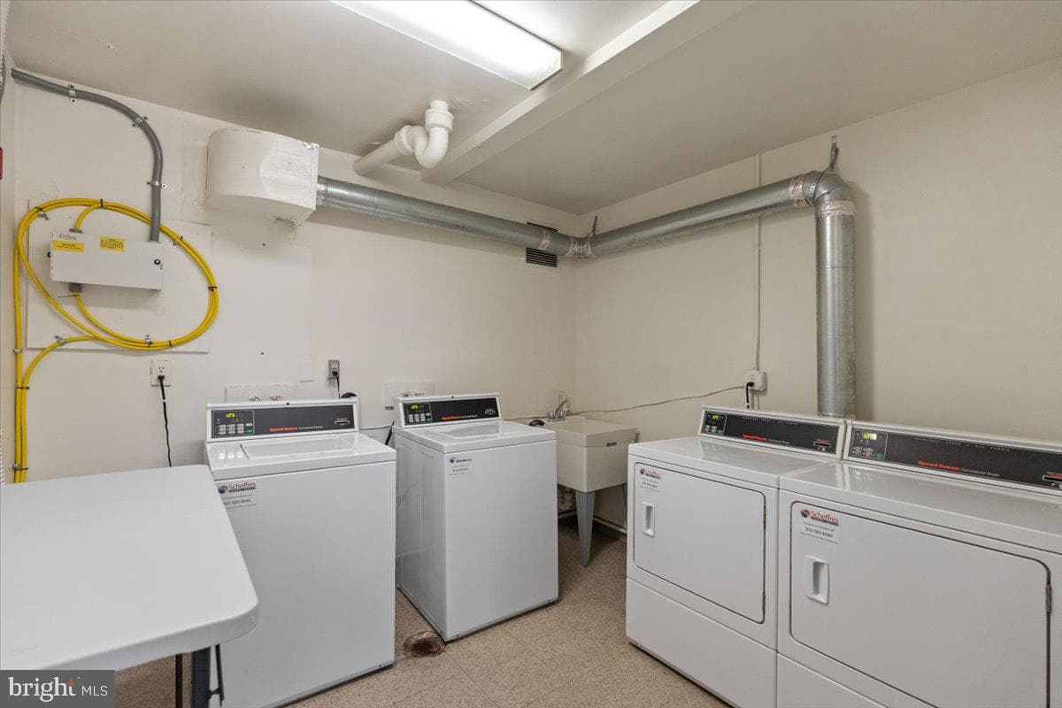 200 N Maple Avenue #416 photo 32