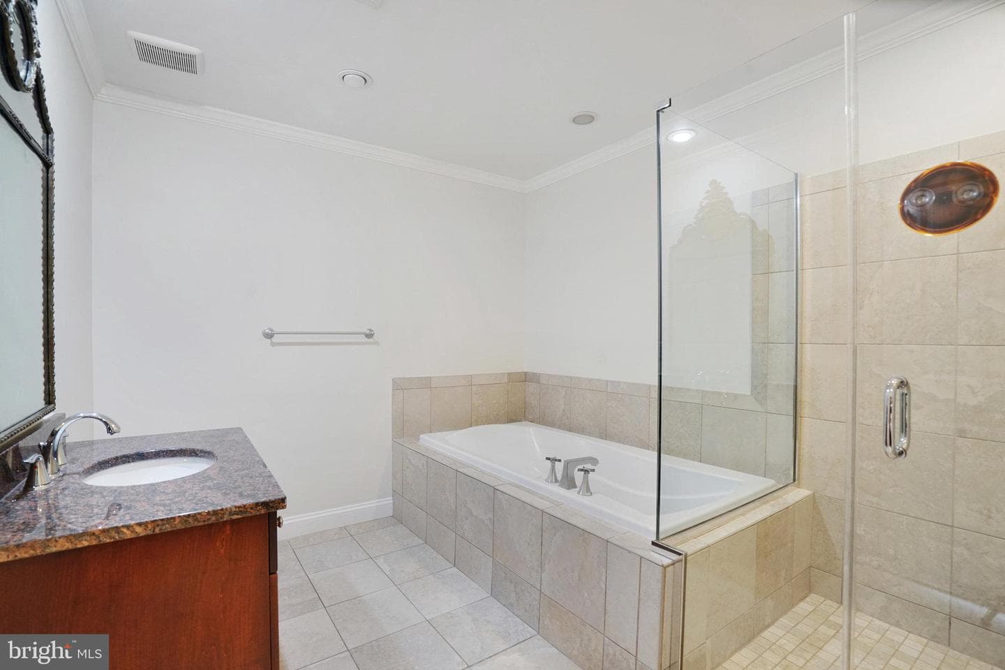 513 W Broad Street #702 photo 37