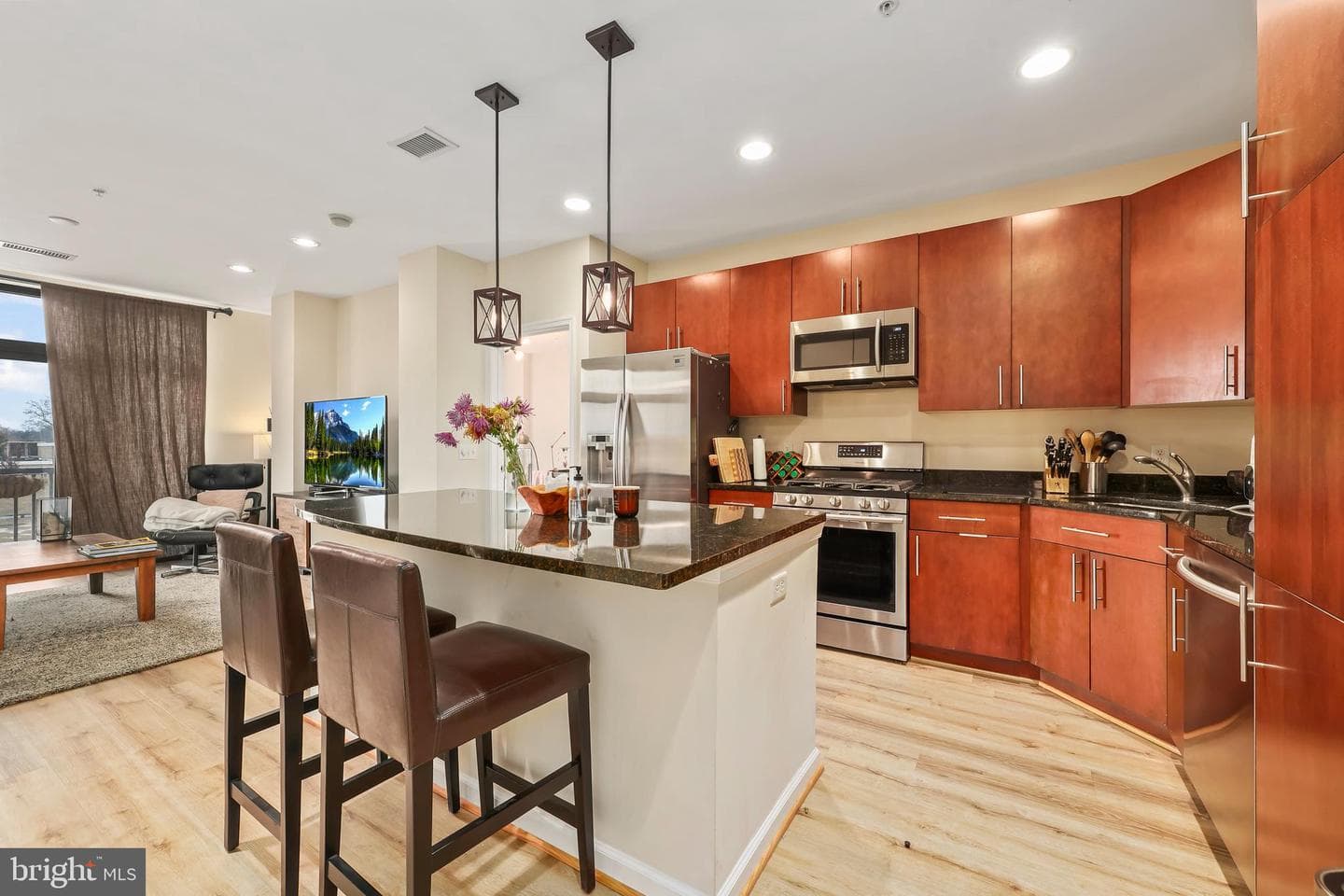 444 W Broad Street #504 photo 2