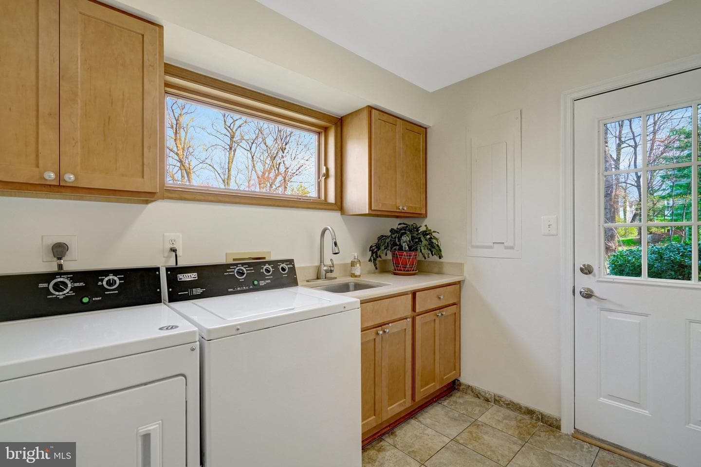 200 N Underwood Street photo 26