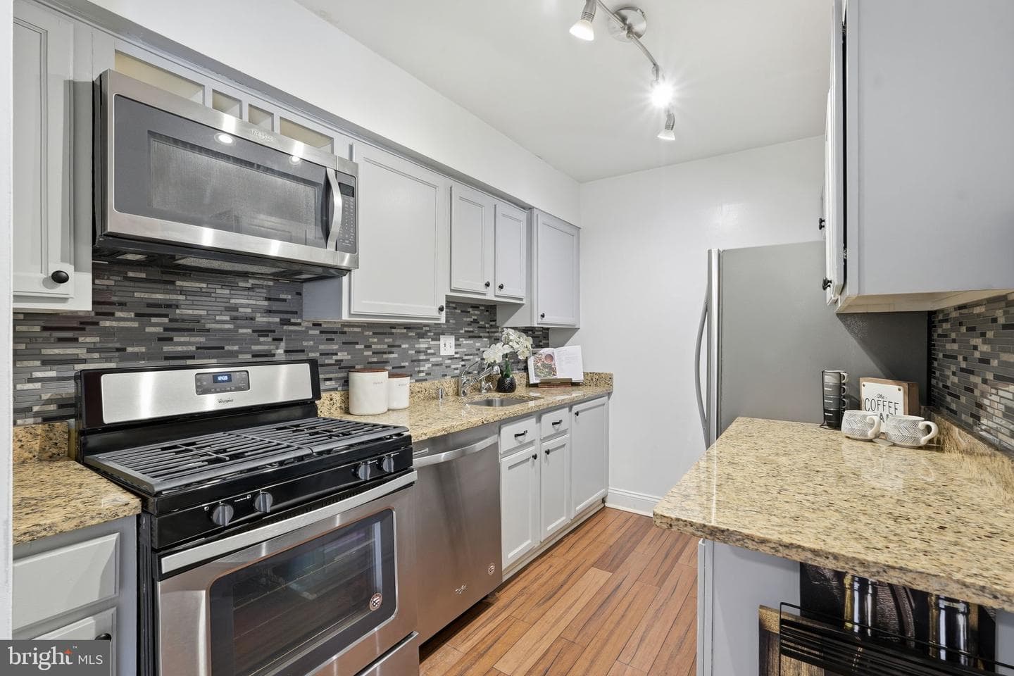 1138 S Washington Street #204 photo 10
