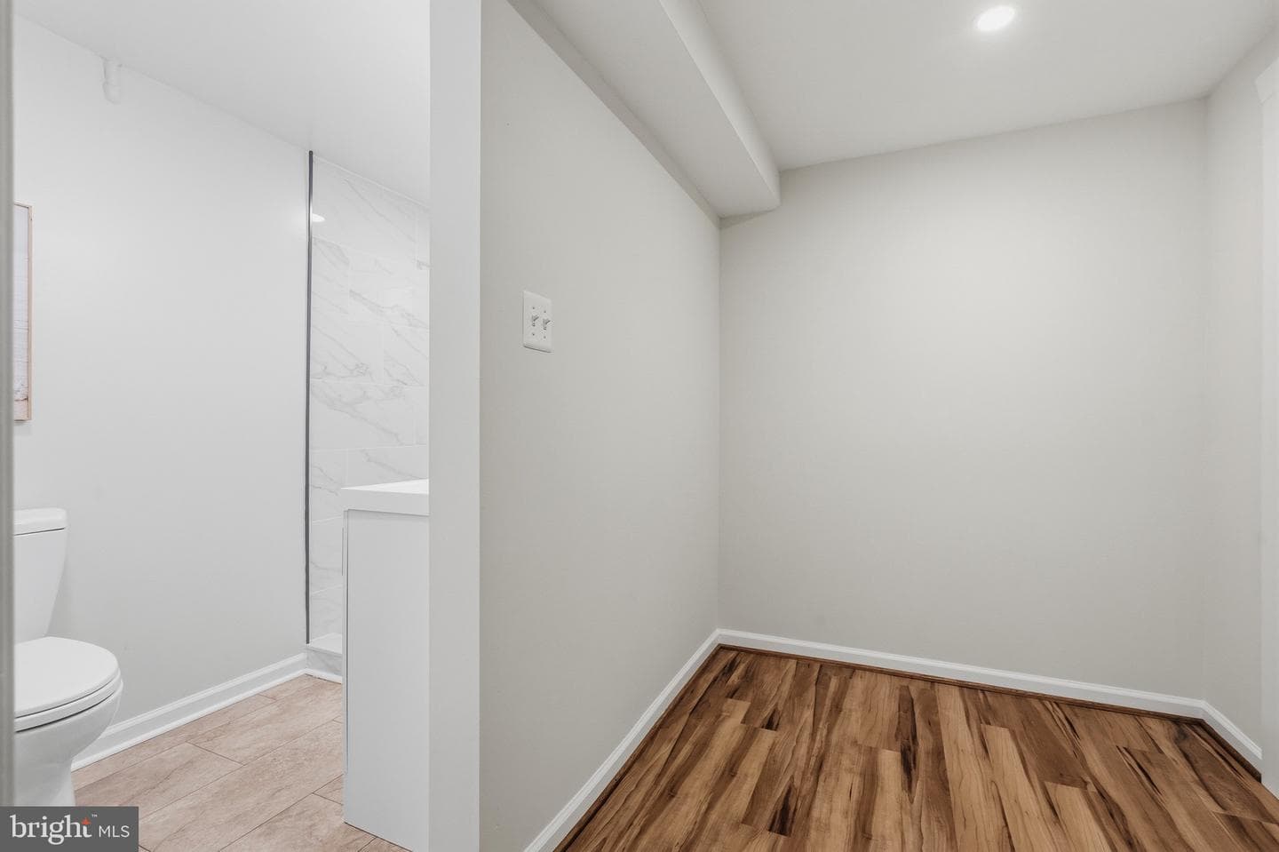 304 Rollins Street photo 24