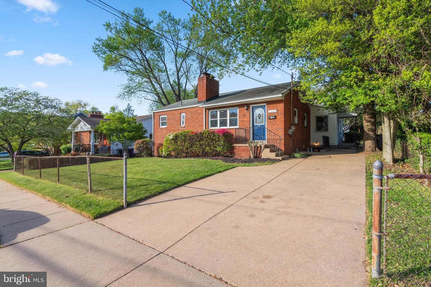 304 Rollins Street photo 33