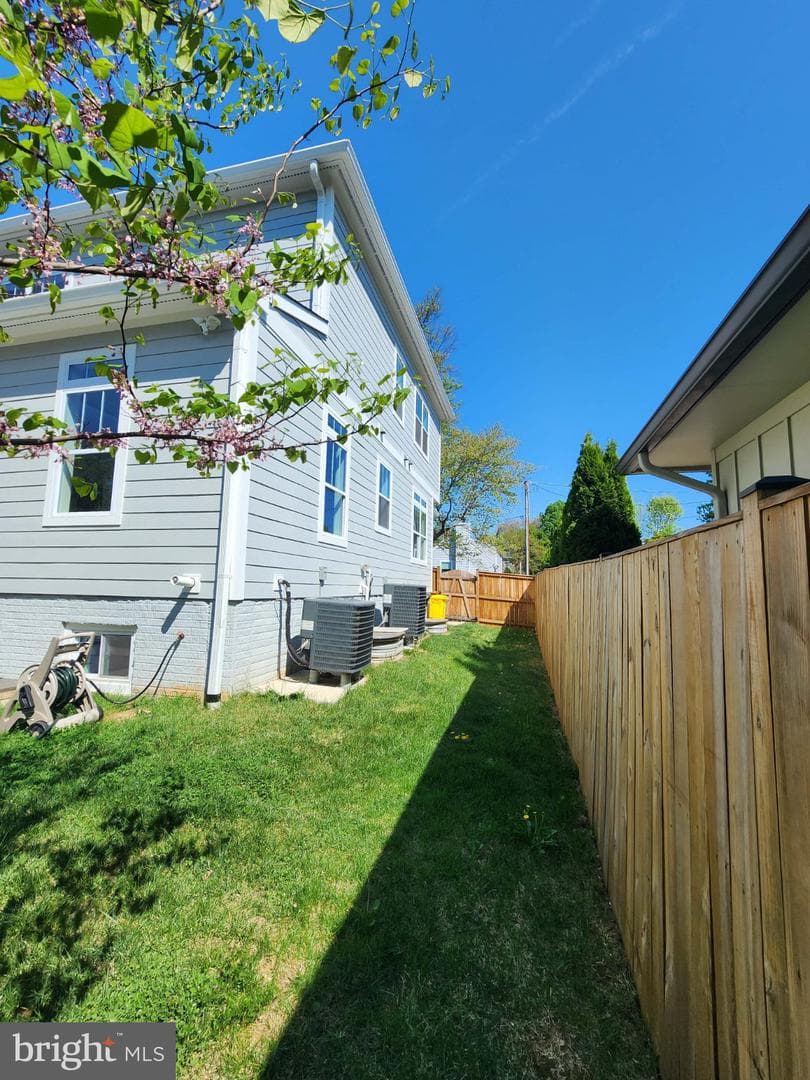 309 N Spring Street photo 8
