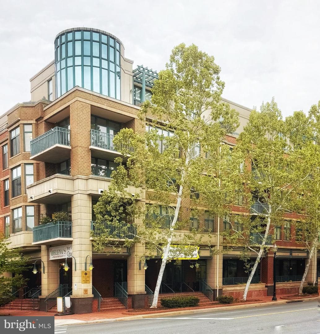 502 W Broad Street #417, Falls Church