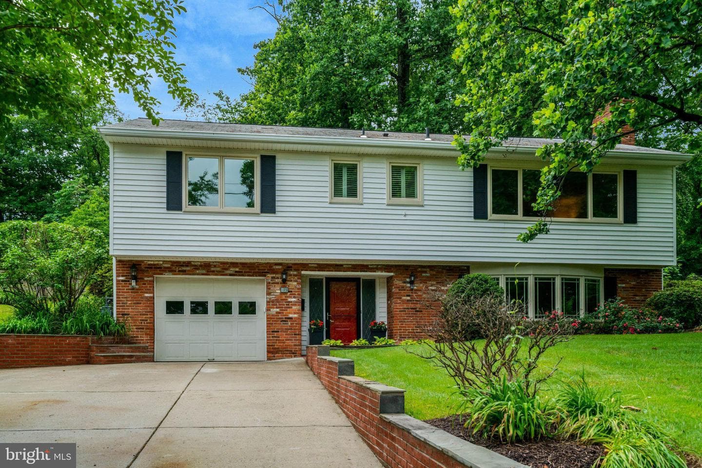 105 Poplar Drive photo 2