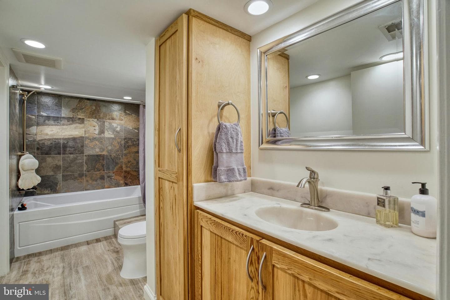 312 N Van Buren Street photo 73