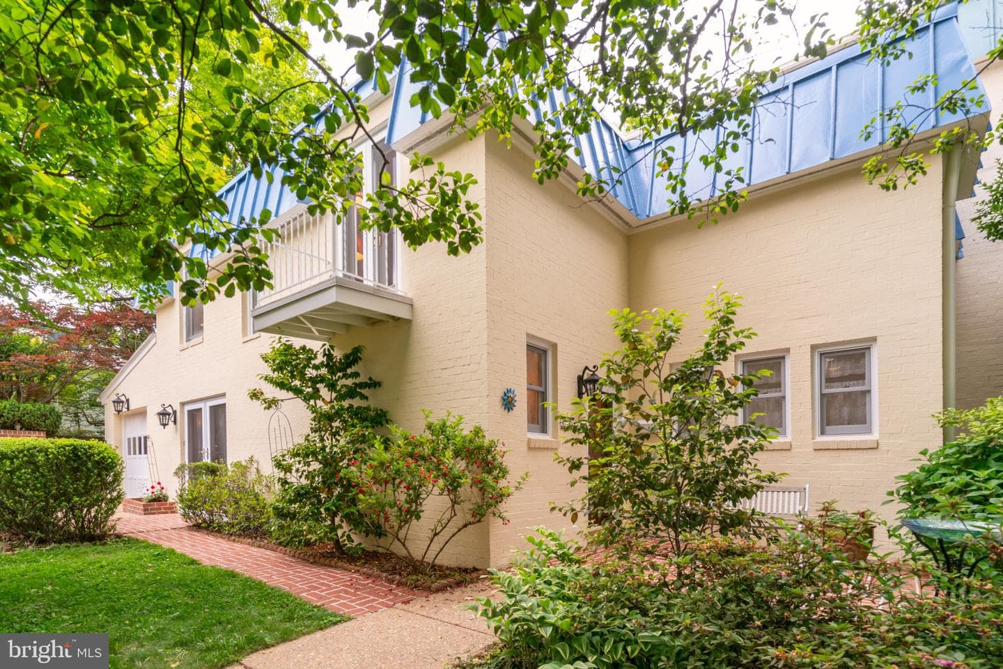 201 Garden Court, Falls Church