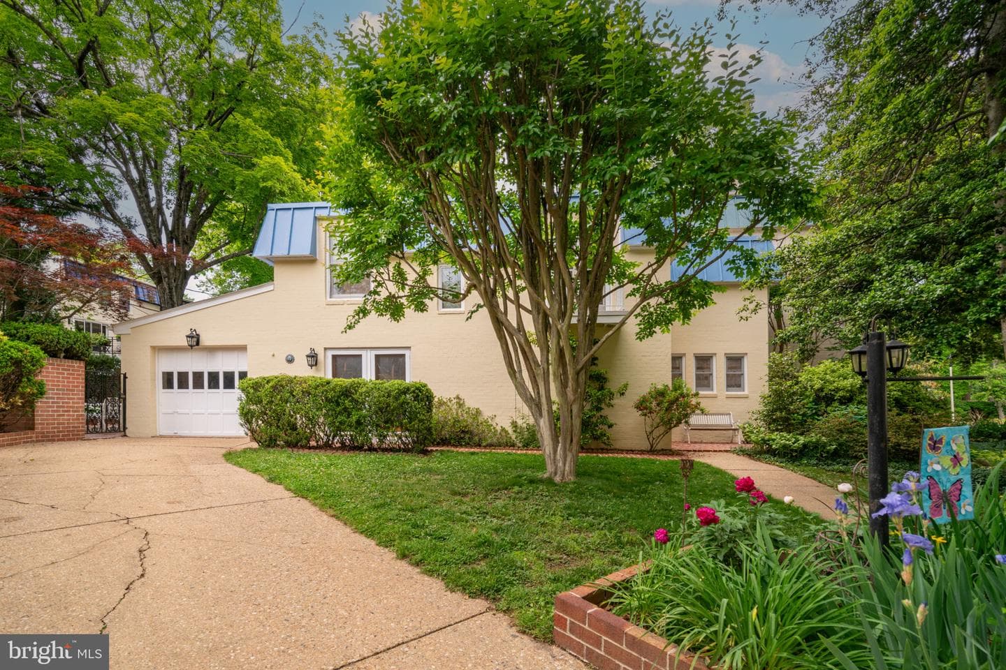 201 Garden Court, Falls Church