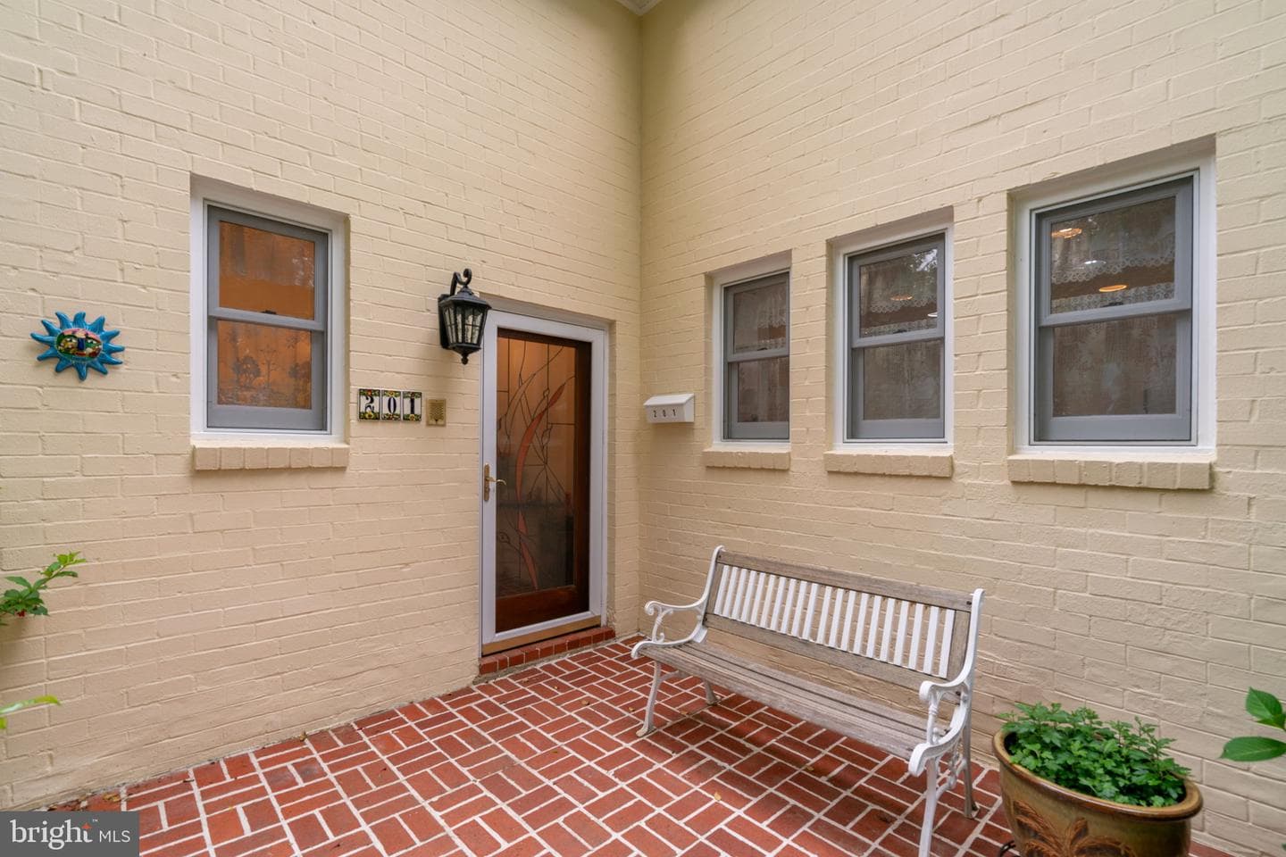 201 Garden Court photo 4
