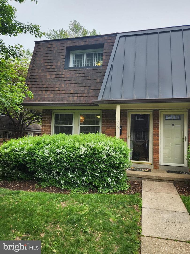 146 S Virginia Avenue S #32