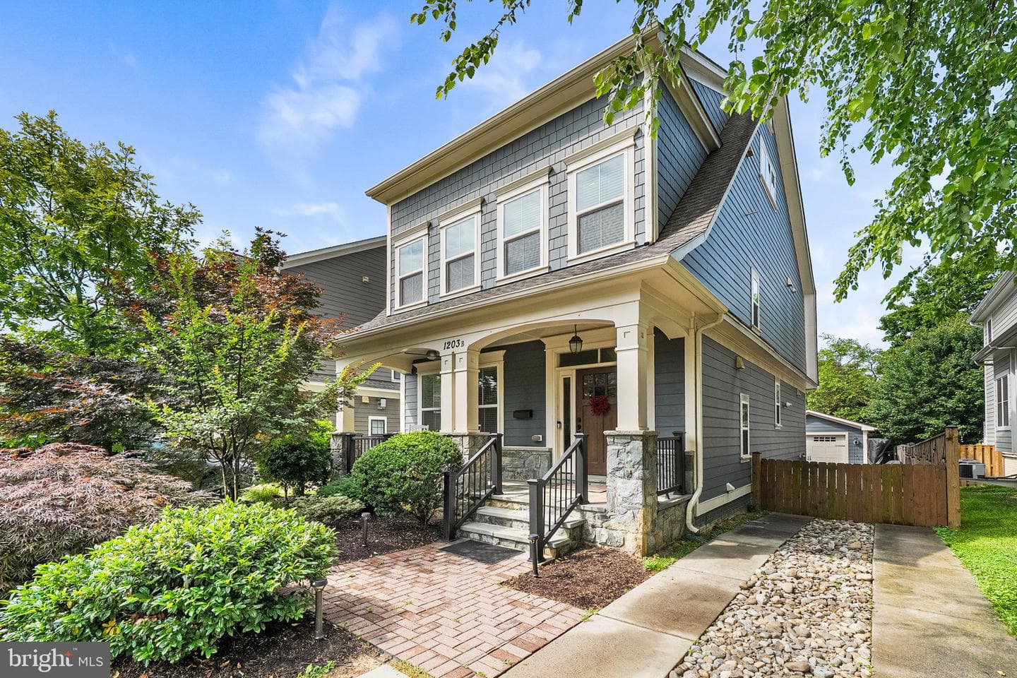 1203b Lincoln Avenue photo 4