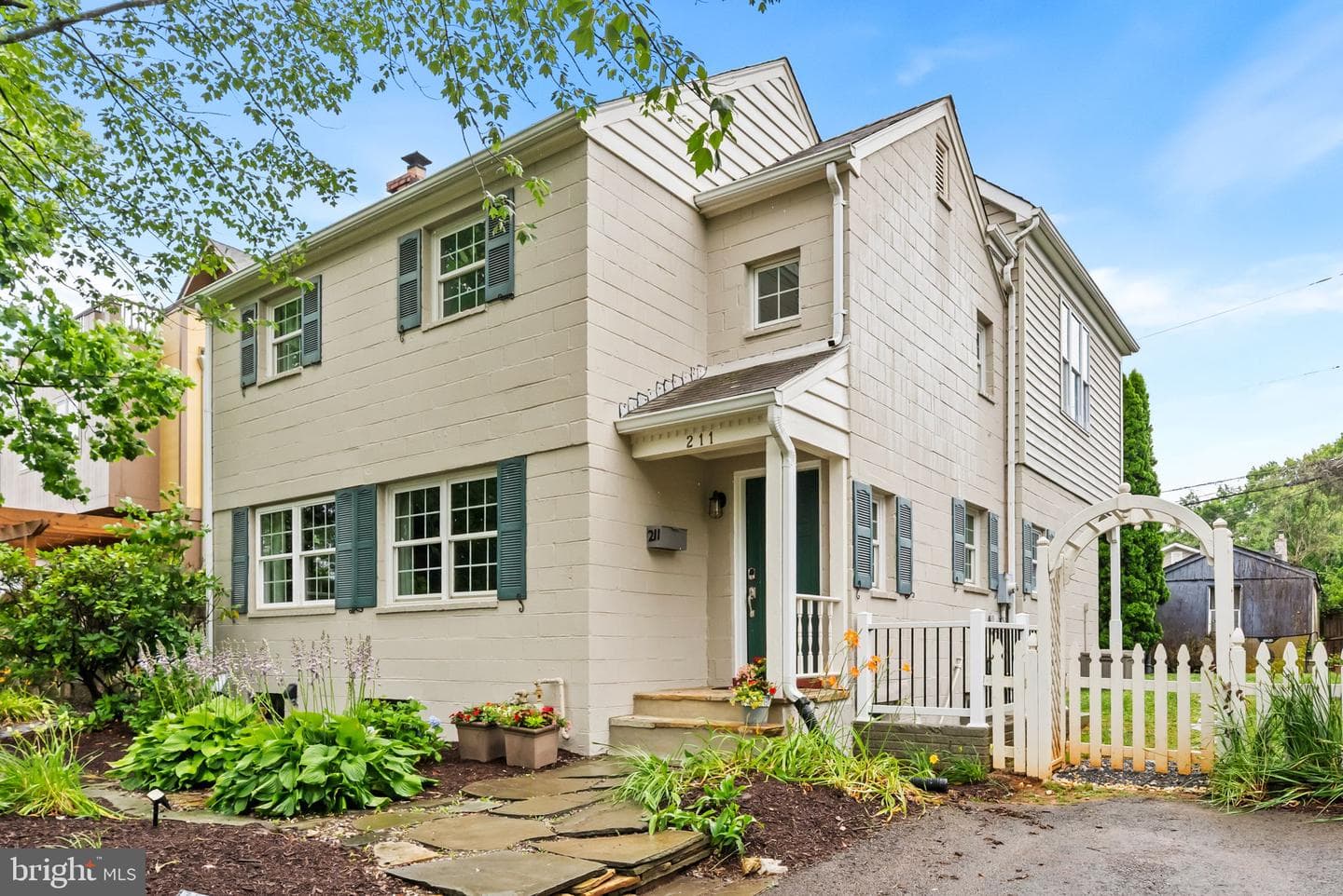 211 W Greenway Boulevard W, Falls Church
