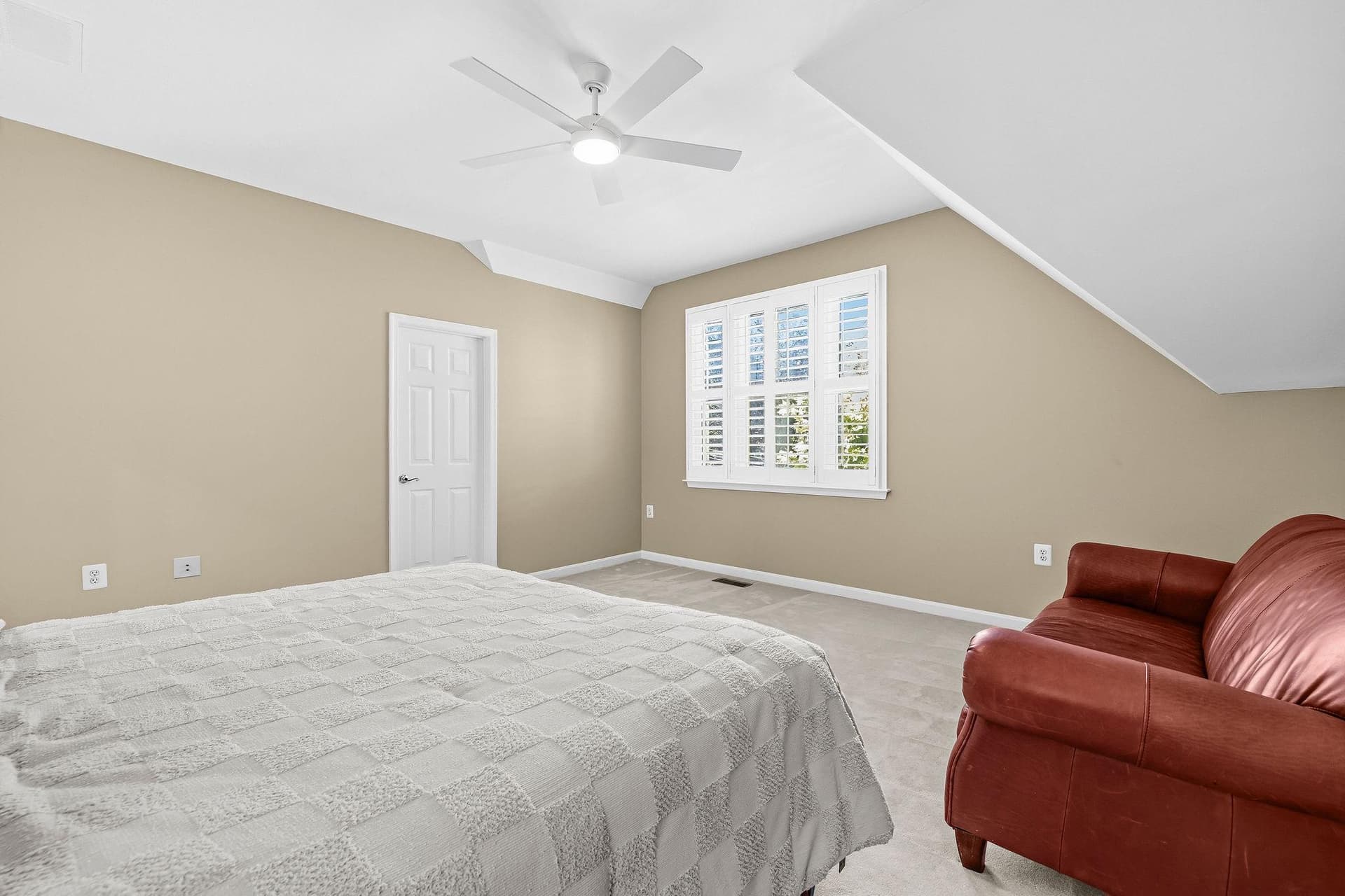 313 Hillwood Avenue photo 24