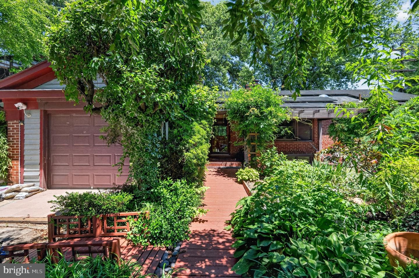 997 N Sycamore St, Falls Church