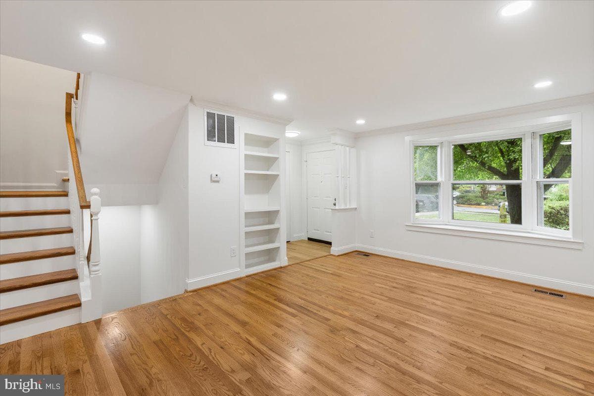 285 Gundry Drive photo 4