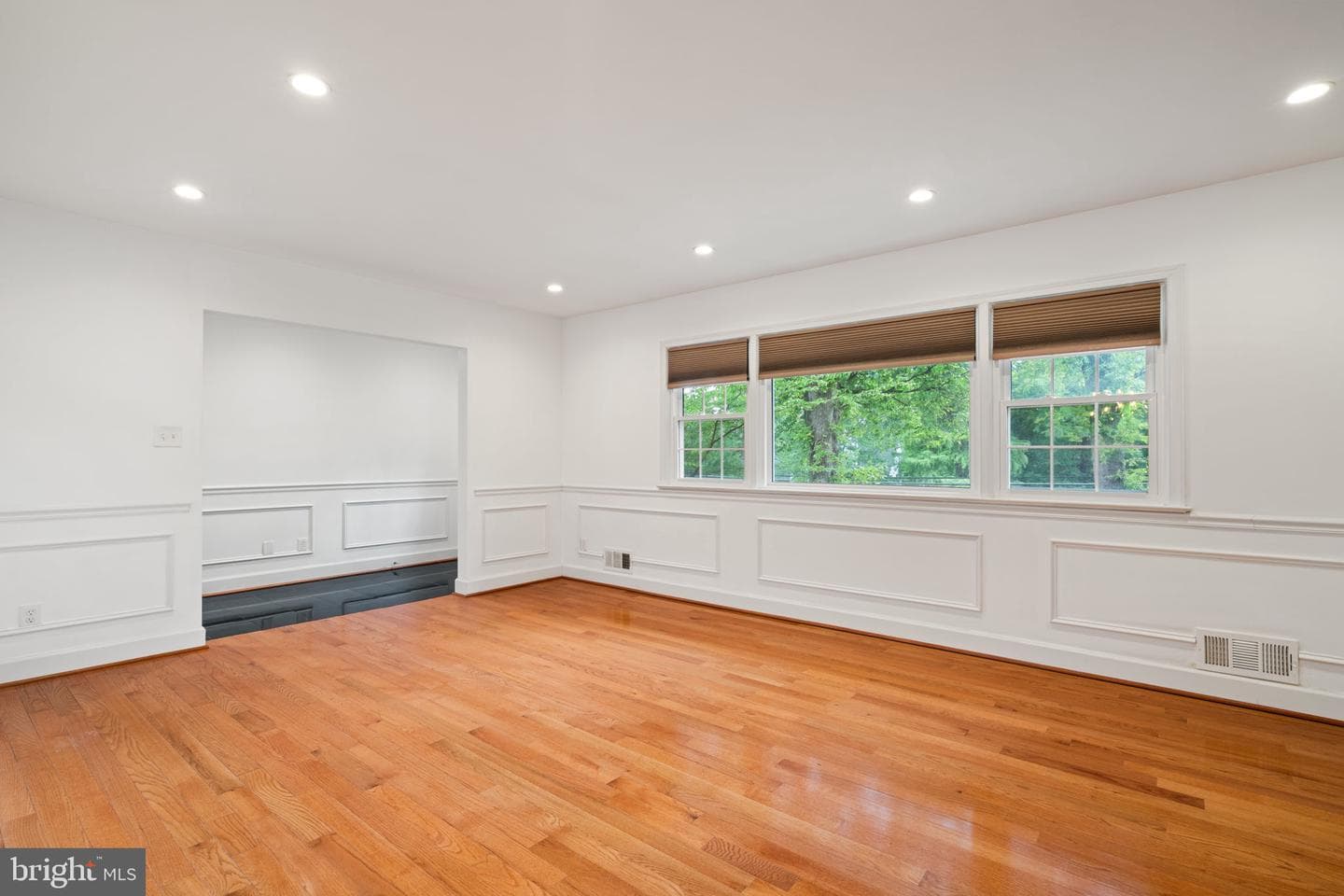 709 E Broad Street photo 5