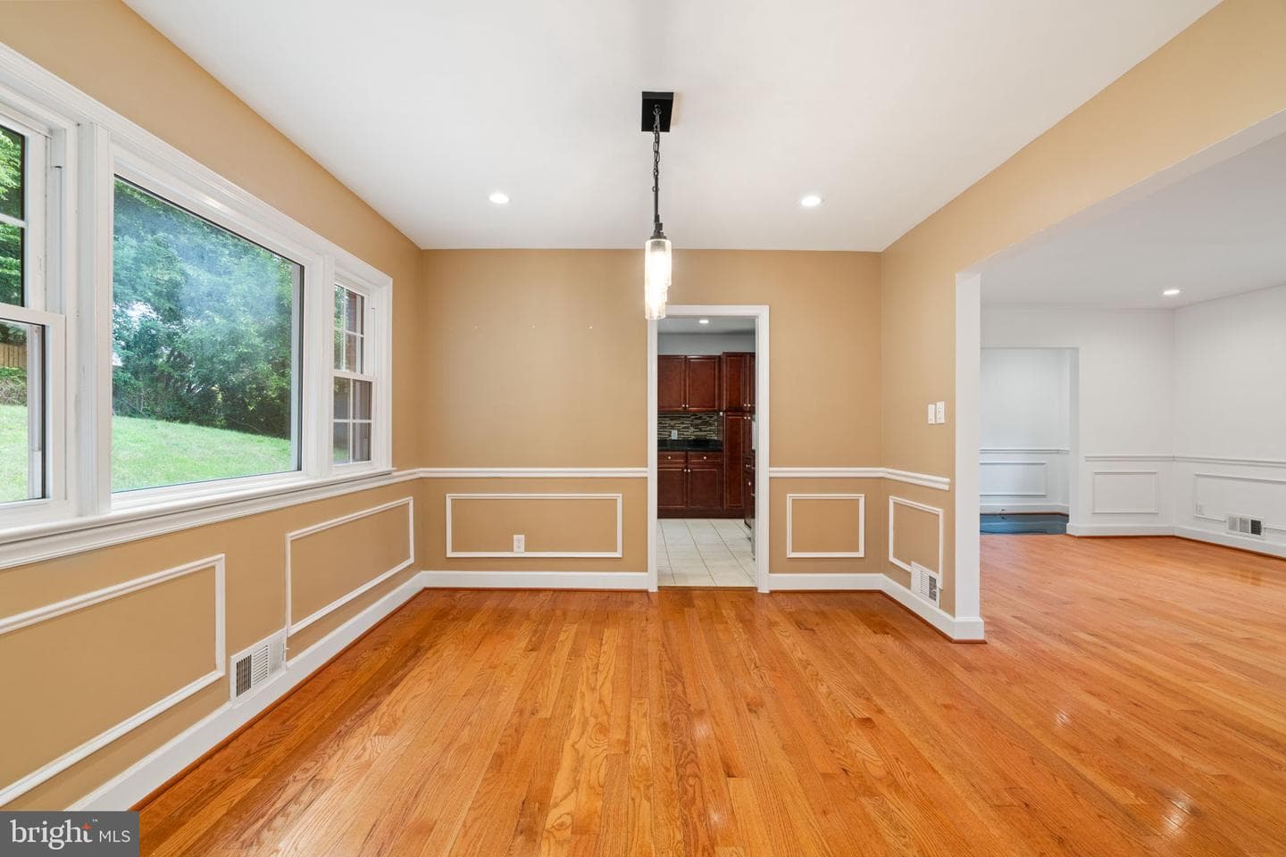 709 E Broad Street photo 8
